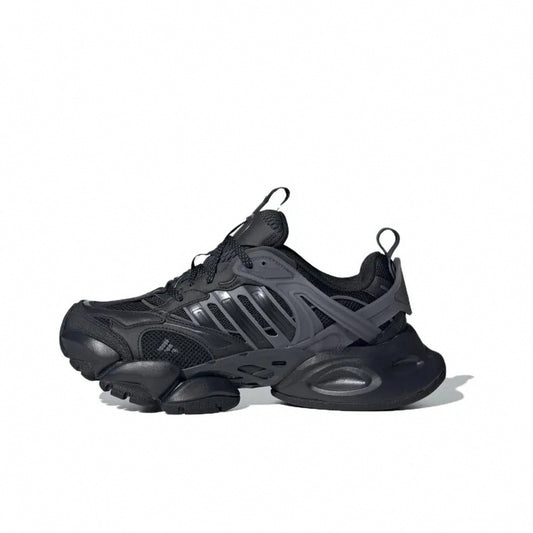 XLG Runner Deluxe Black Low-Top Sneakers