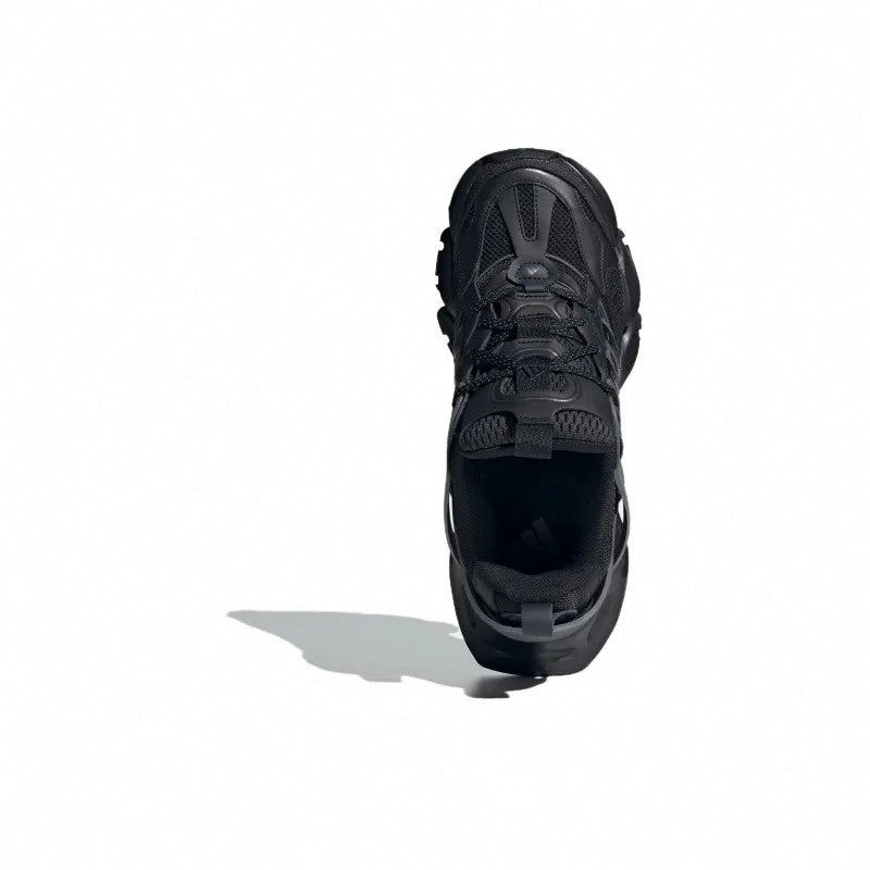 XLG Runner Deluxe Black Low-Top Sneakers