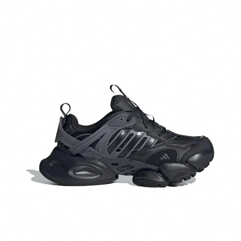 XLG Runner Deluxe Black Low-Top Sneakers